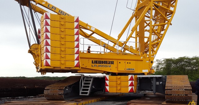 Liebherr crawler crane