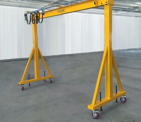 Harbor Freight GANTRY CRANE Portable gantry crane: Mobile Crane