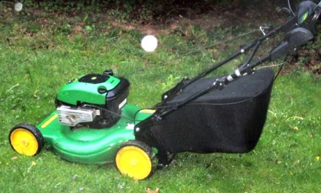 John Deere Self propelled Lawn Mower