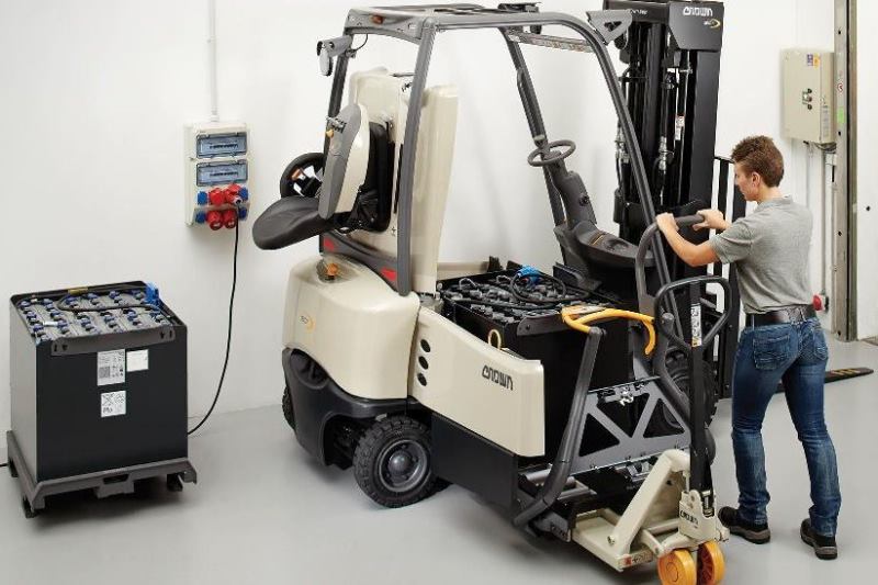 ELECTRIC Forklift Specifications electric vs gas forklift ...