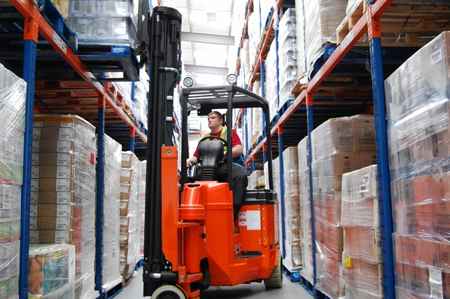 Narrow aisle forklift