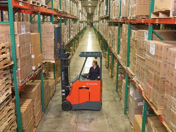 how to operate a stand up forklift