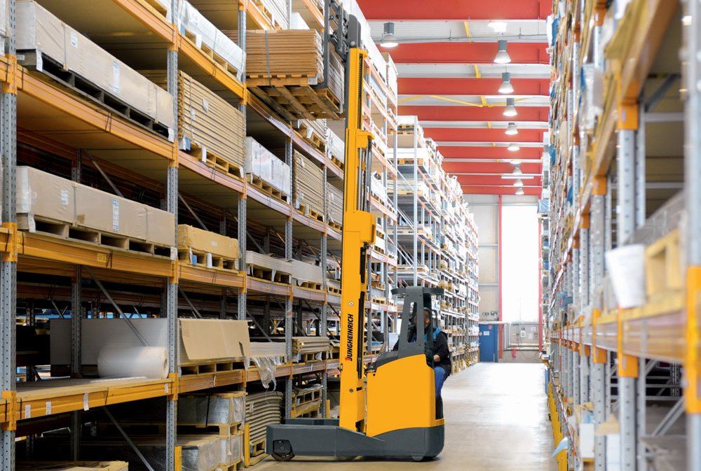 Difference between Forklift and Reach truck