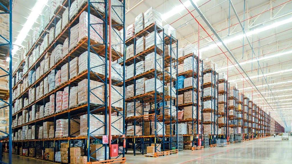 Different types of racks in warehouses